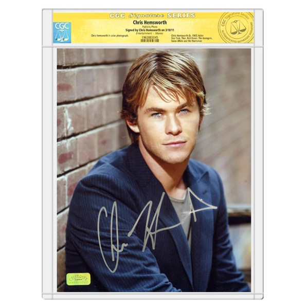 Chris Hemsworth Autographed 8×10 Portrait Photo *CGC Signature Series