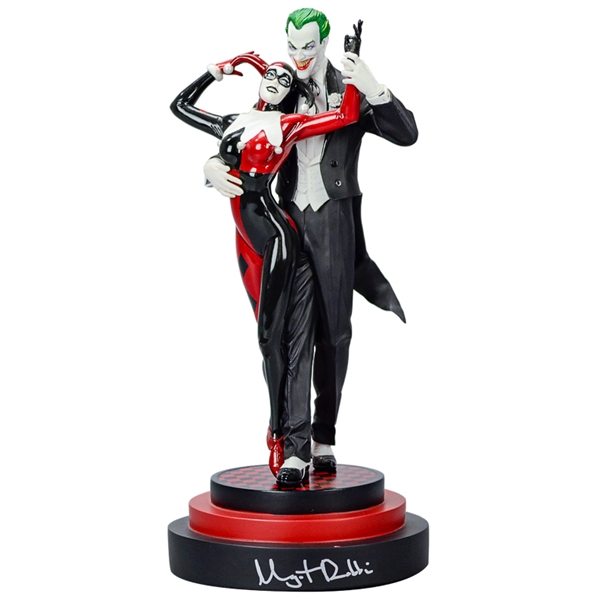Margot Robbie Autographed DC Collectibles Classic Joker and Harley Quinn Statue