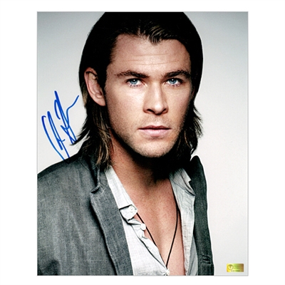 Chris Hemsworth Autographed Dashing 8x10 Studio Photo