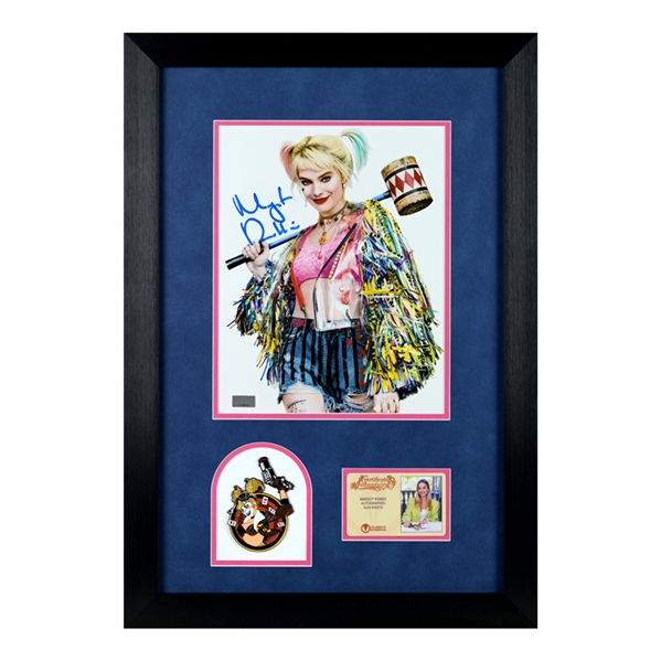 Margot Robbie Autographed Birds of Prey Harley Quinn 8×10 Photo Framed Photo Display with Collector Pin