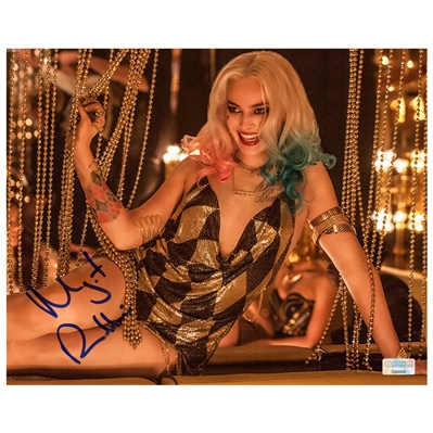Margot Robbie Autographed Suicide Squad Smile & Grin Harley Quinn 8×10 Photo