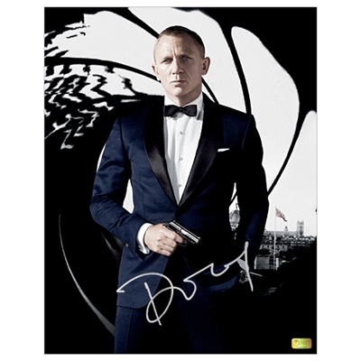 Daniel Craig Autographed 11×14 James Bond 007 Skyfall Defender Photo