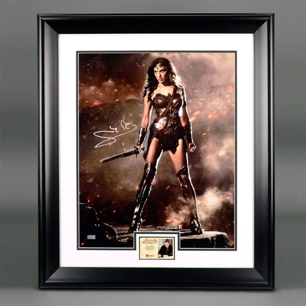 Gal Gadot Autographed Wonder Woman 16x20 Photo