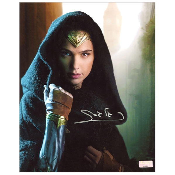 Gal Gadot Autographed Wonder Woman 8x10 Diana Prince Photo