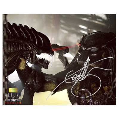 Ian Whyte Autographed Alien vs Predator Requiem 8×10 Strike Photo