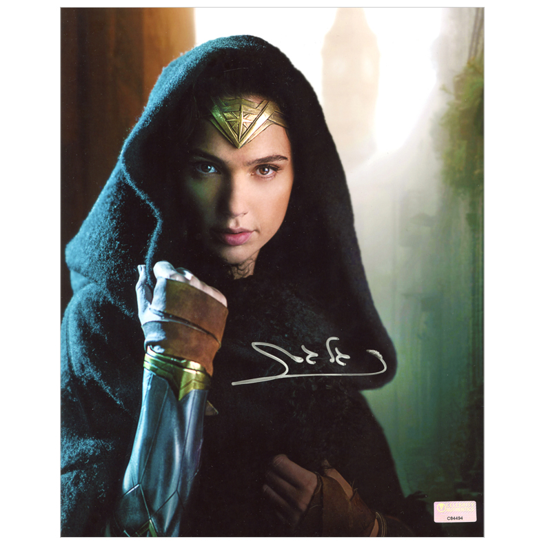 Lot Detail - Gal Gadot Autographed Wonder Woman 8x10 Diana Prince Photo