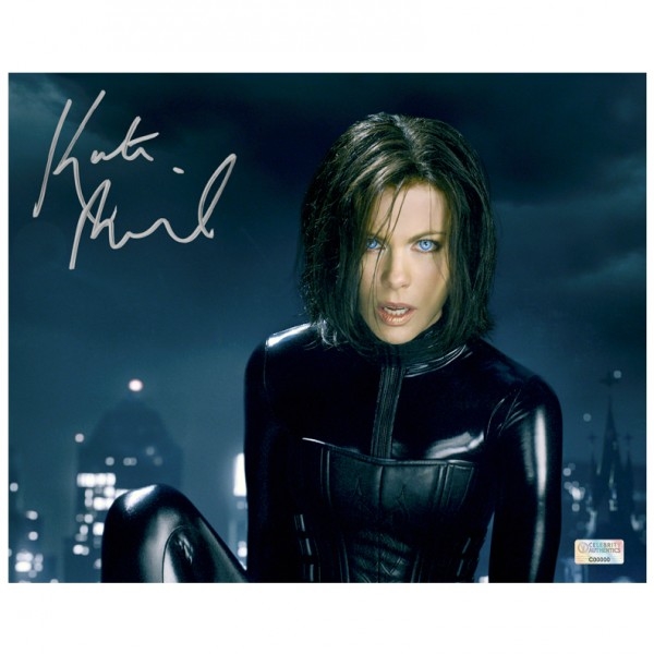 Kate Beckinsale Autographed Underworld: Awakening Skyline 8x10 Photo