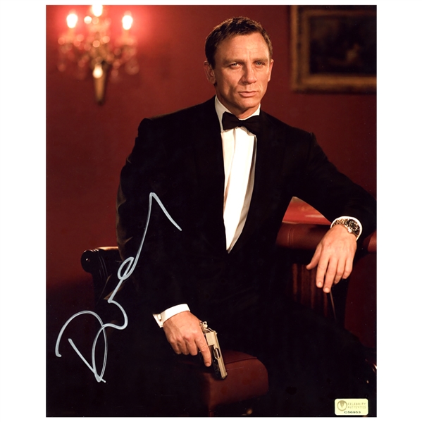 Daniel Craig Autographed James Bond 8x10 Photo