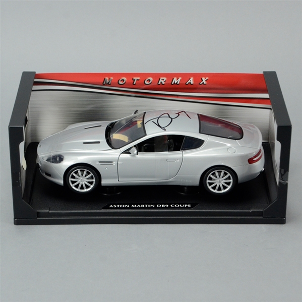  Daniel Craig Autographed Motor Max 2006 Casino Royale James Bond Aston Martin DB9 1:18 Scale Die-Cast Car