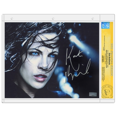 Kate Beckinsale Autographed Underworld: Awakening 8x10 Selene Photo * CGC Signature Series