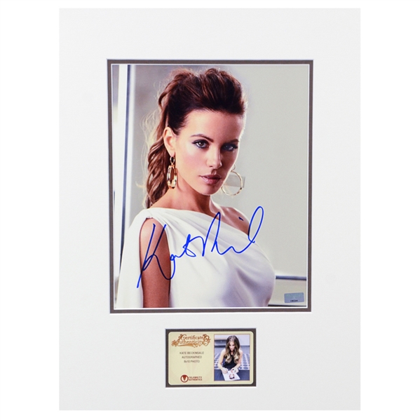 Kate Beckinsale Autographed Alluring 8×10 Matted Photo