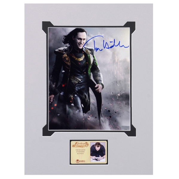 Tom Hiddleston Autographed 2013 Thor The Dark World 8x10 Matted Photo