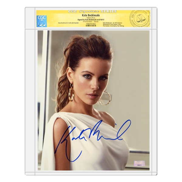 Kate Beckinsale Autographed Alluring 8x10 Photo * CGC Signature Series