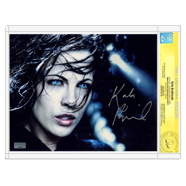 Kate Beckinsale Autographed Underworld Close Up 8x10 Photo * CGC Signature Series