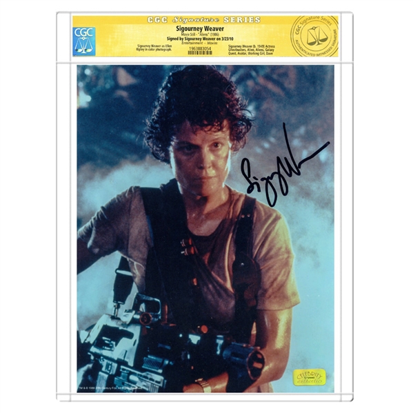 Sigourney Weaver Autographed 1986 Aliens Ripley Battle Ready Photo * CGC Signature Series