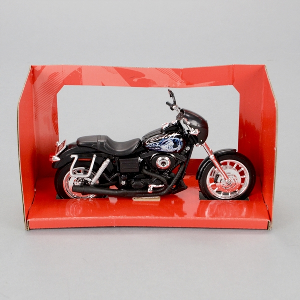 Charlie Hunnam Autographed Sons of Anarchy Jax Teller Harley Davidson Dyna Super Glide Sport 1:12 Scale Die-Cast Motorcycle