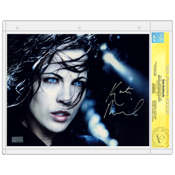 Kate Beckinsale Autographed Underworld Evolution 8x10 Photo * CGC Signature Series