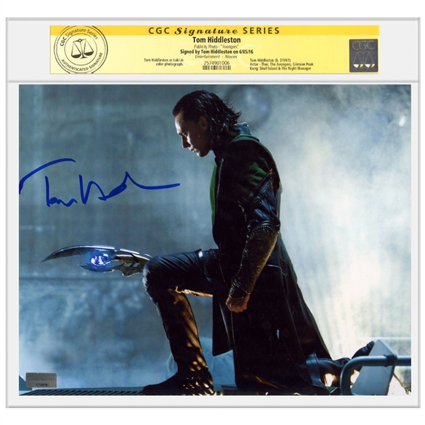 Tom Hiddleston Autographed Thor The Dark World Loki 8x10 Photo * CGC SS