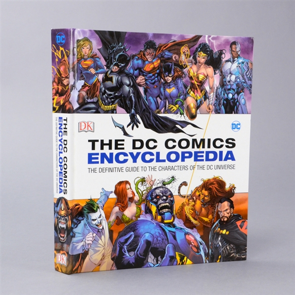 Camren Bicondova Autographed The Dc Comics Encyclopedia