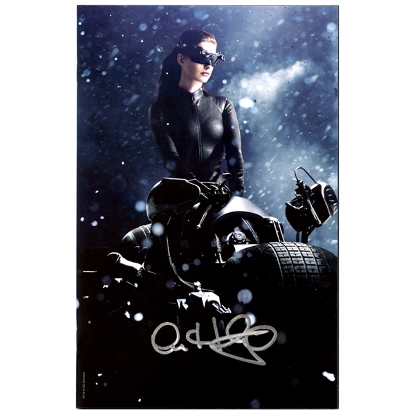 Anne Hathaway Autographed 2022 Catwoman #41 CA Exclusive Anne Hathaway Photo Cover Variant