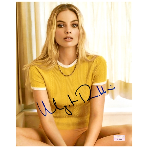 Margot Robbie Autographed 8x10 Glamour Photo