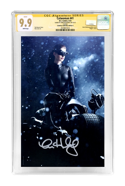 Anne Hathaway Autographed 2022 Catwoman #41 CA Exclusive Variant CGC SS 9.9 (mint) *Rare Catwoman Photo Cover Variant