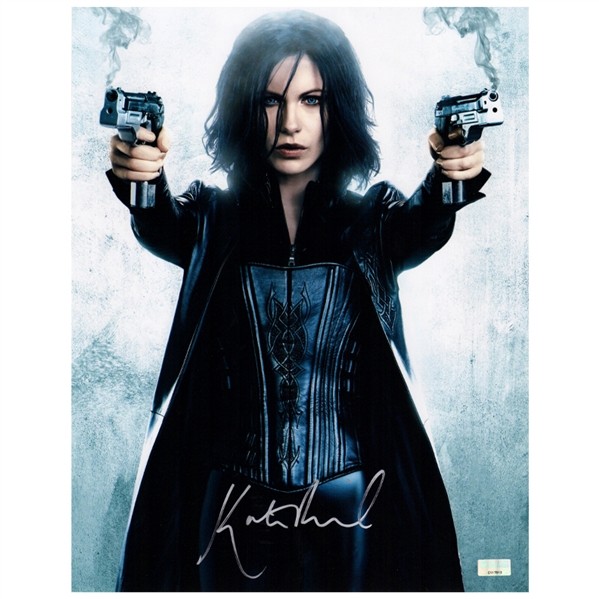 Kate Beckinsale Autographed Underworld Awakening 11x14 Photo 