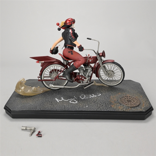 Margot Robbie Autographed DC Collectibles Gotham City Garage Harley Quinn Statue