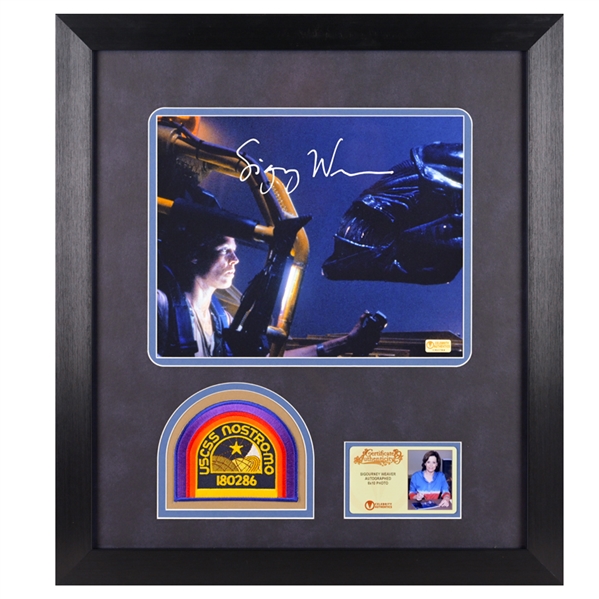 Sigourney Weaver Autographed Aliens Face Off 8x10 Photo Framed Display with Collector Patch