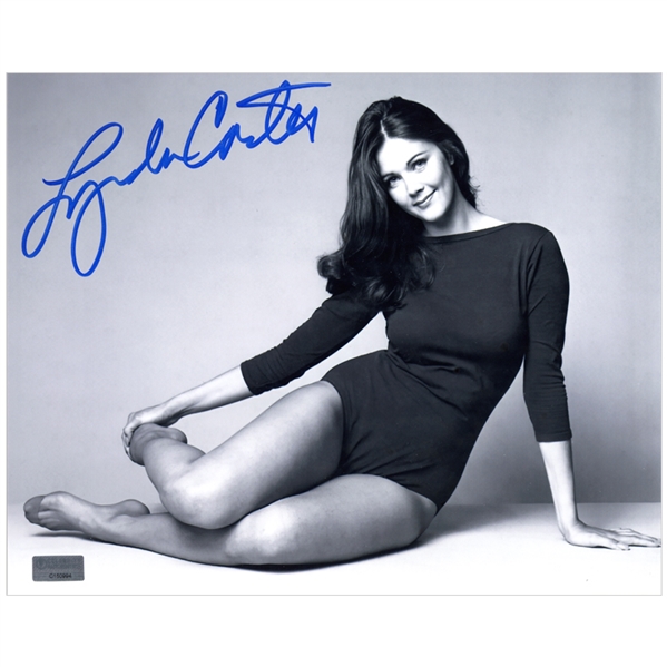 Lynda Carter Autographed Black and White 8x10 Studio Photo