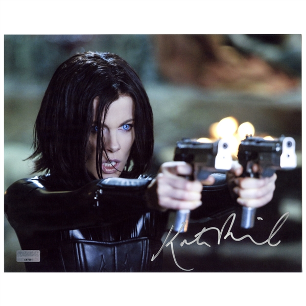 Kate Beckinsale Autographed Underworld Awakening 8x10 Action Photo