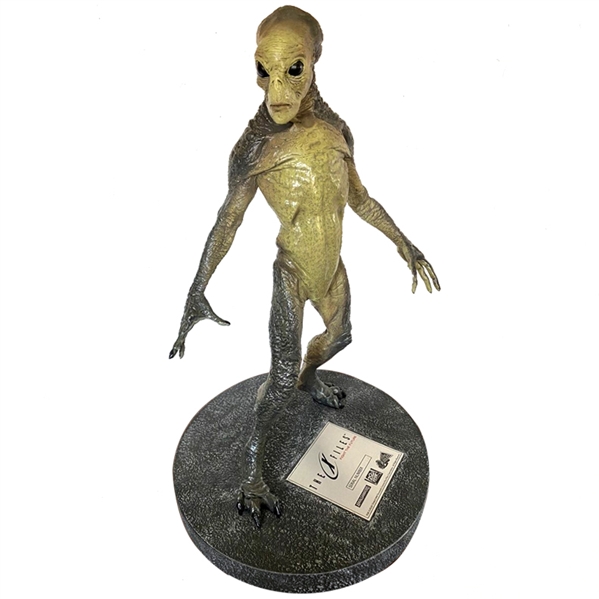 X-Files Fight the Future Alien 15" Maquette by Reel Images