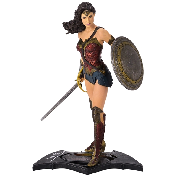Gal Gadot Autographed DC Collectibles Batman v Superman: Dawn of Justice Wonder Woman 13" Statue