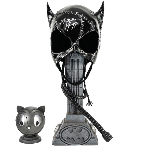 Michelle Pfeiffer Autographed Batman Returns Catwoman 1:1 Exclusive Mask #/150