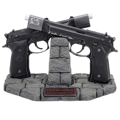  Kate Beckinsale Autographed Underworld 1:1 Scale Selene Death Dealer Pistols